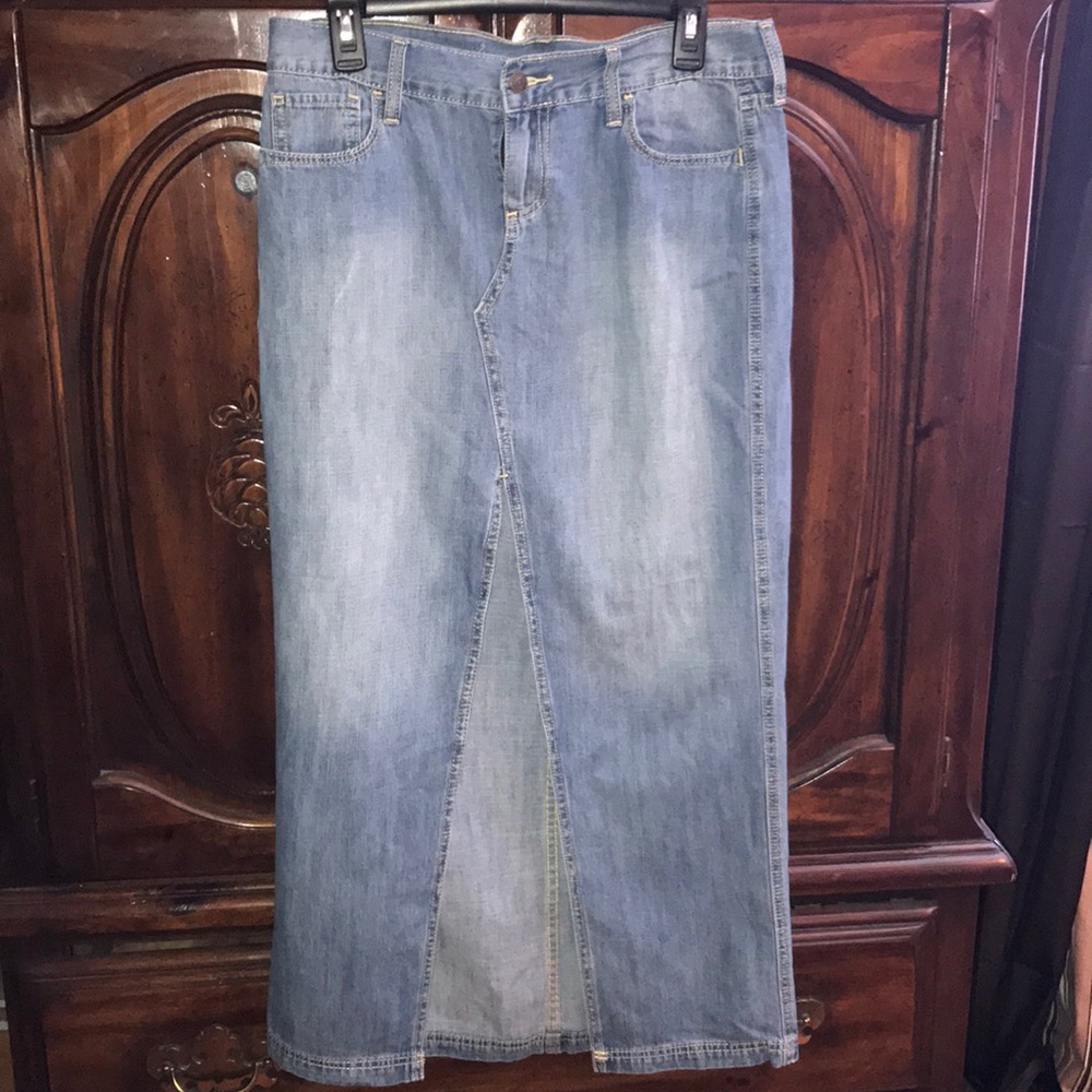 Jean skirt with slit in front